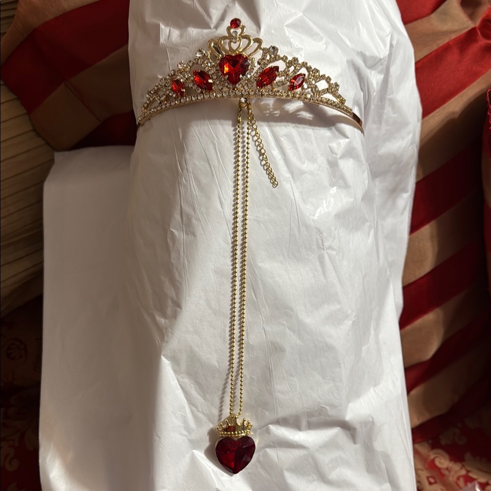 Elegant goldtone Tiara with red gemstones and matching heart necklace